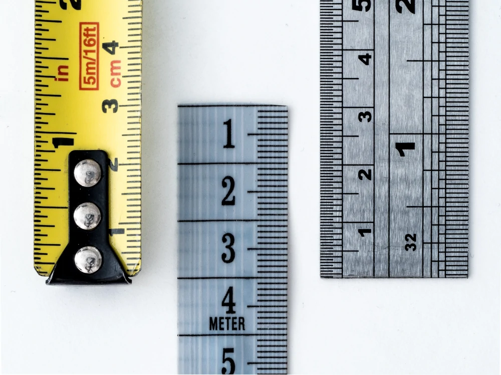 Macro of various tape measures and rulers by William Warby on Unsplash